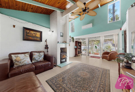 8 Azure Court, Bellbowrie  QLD  4070
